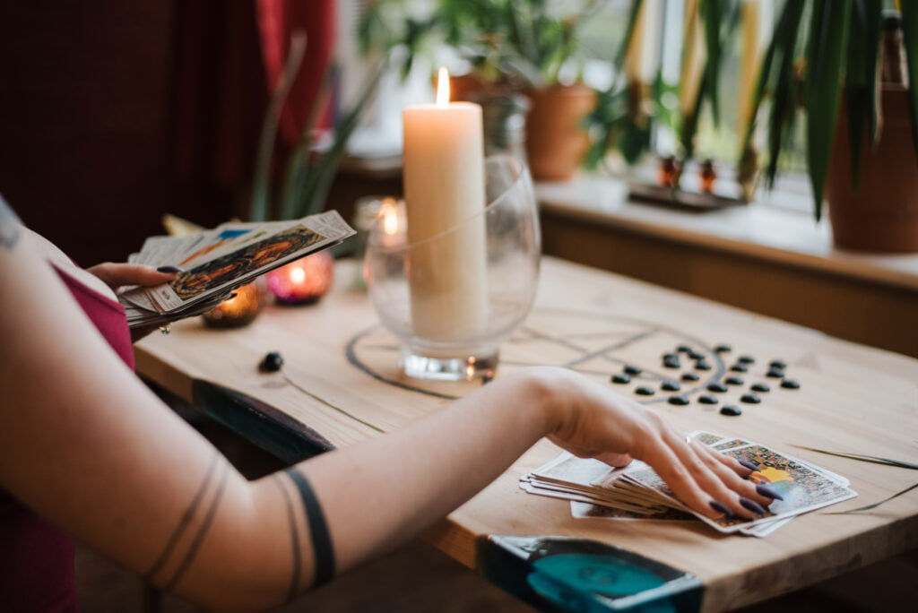 Desvendando o Mistério das Cartas de Baralho Tarot Guia Completo