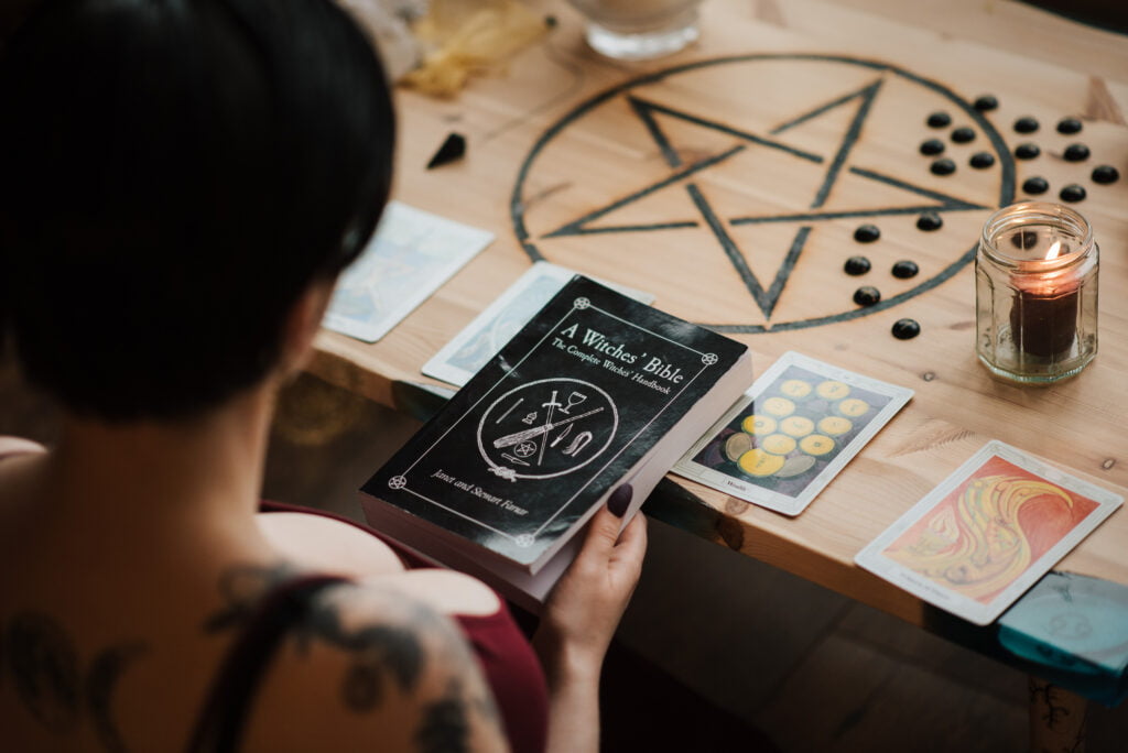 Aprender A Jogar Tarot Guia Essencial Para Desvendar Os Arcanos