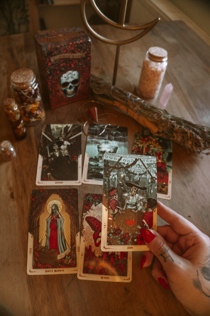 Rainha De Copas Tarot Descubra O Que Ele Sente Por Mim