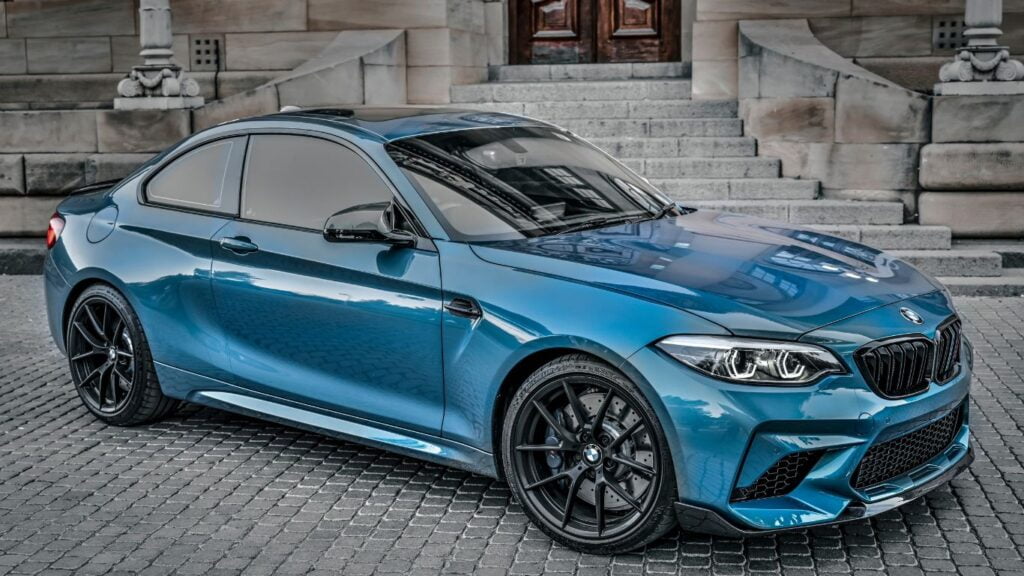 Sonhar com carro de luxo